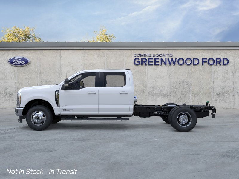 2026 Ford Chassis Cab F-350® LARIAT®