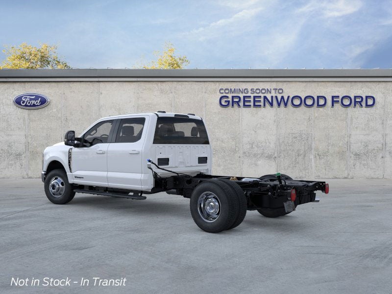 2026 Ford Chassis Cab F-350® LARIAT®