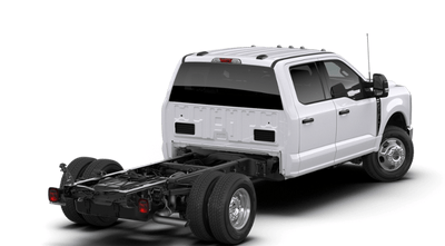 2026 Ford Chassis Cab F-350® LARIAT®