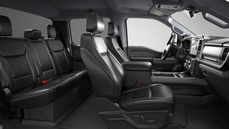 2026 Ford Chassis Cab F-350® LARIAT®