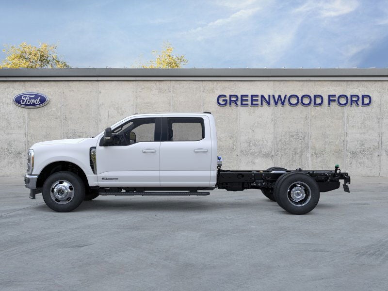 2026 Ford Chassis Cab F-350® LARIAT®