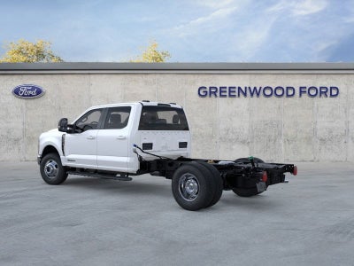 2026 Ford Chassis Cab F-350® LARIAT®