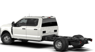 2026 Ford Chassis Cab F-350® LARIAT®