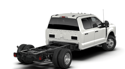 2026 Ford Chassis Cab F-350® LARIAT®