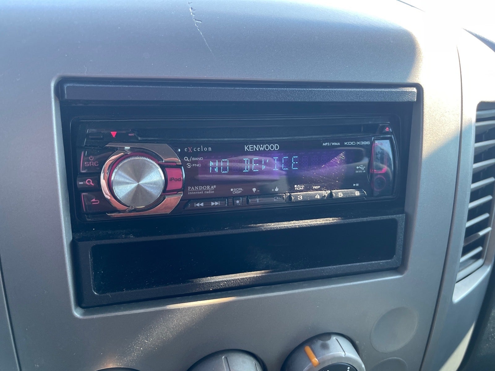 2004 Nissan Titan SE