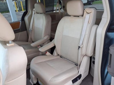 2010 Chrysler Town & Country Limited