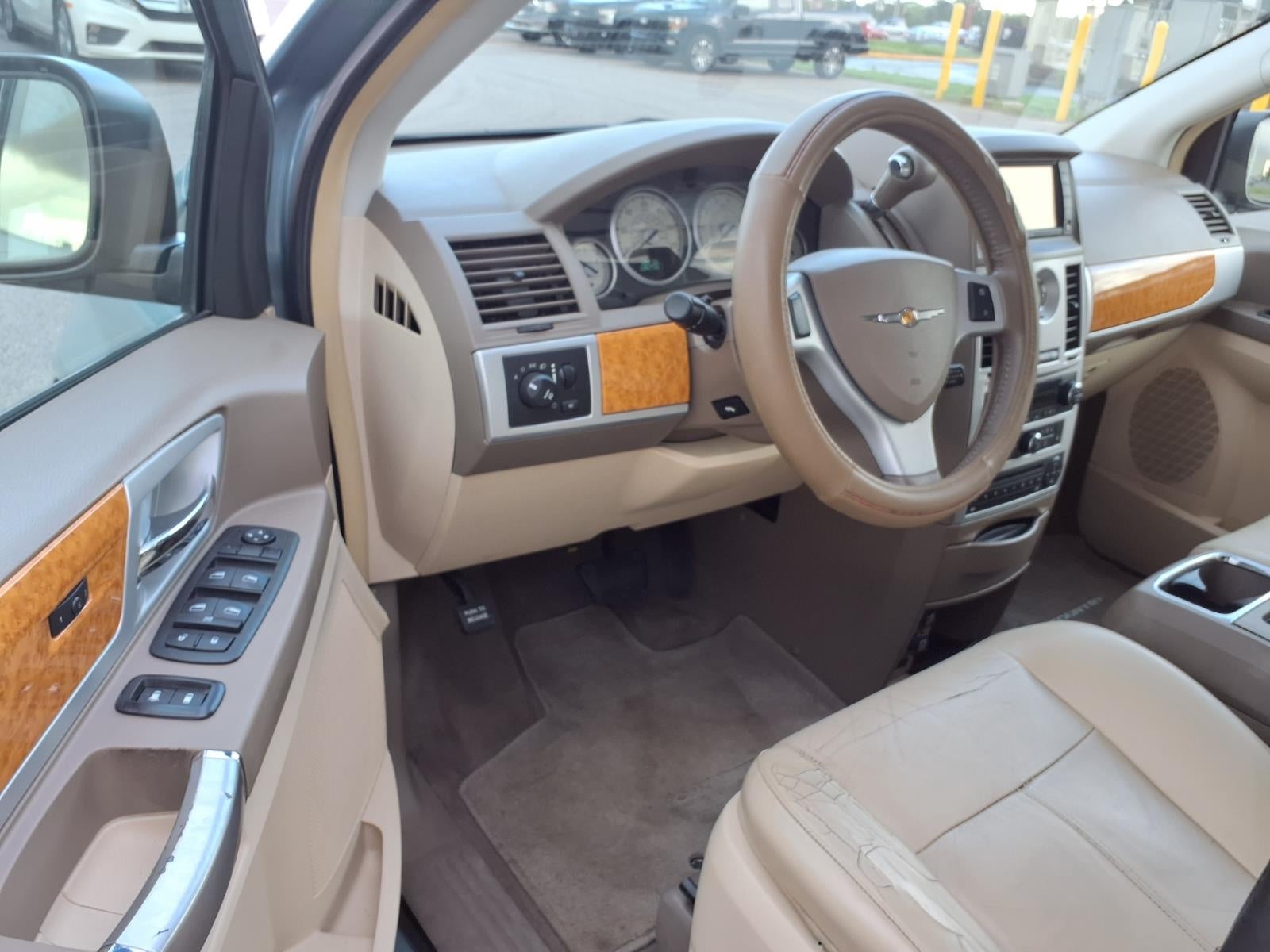 2010 Chrysler Town & Country Limited