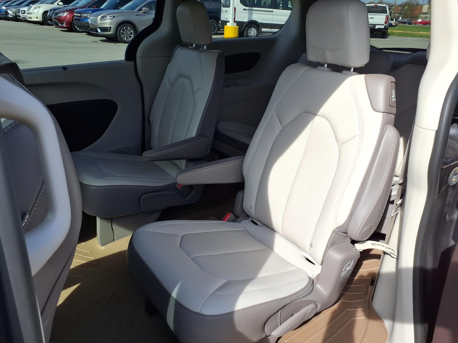 2021 Chrysler Voyager LXI