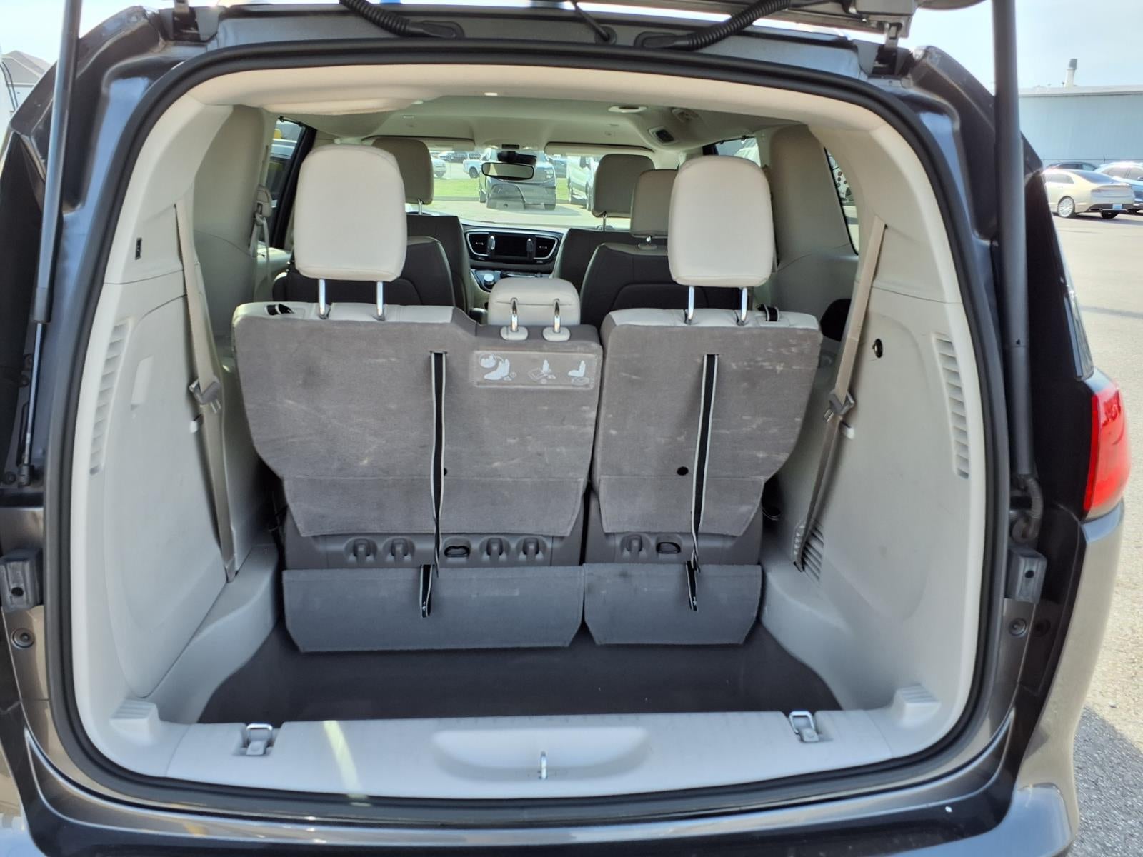 2021 Chrysler Voyager LXI