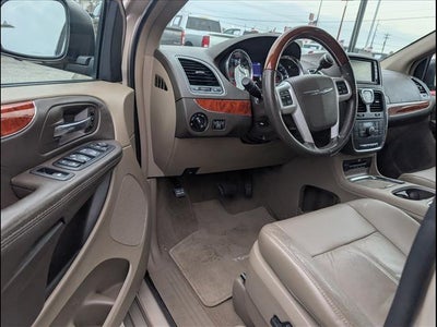 2015 Chrysler Town & Country Limited Platinum