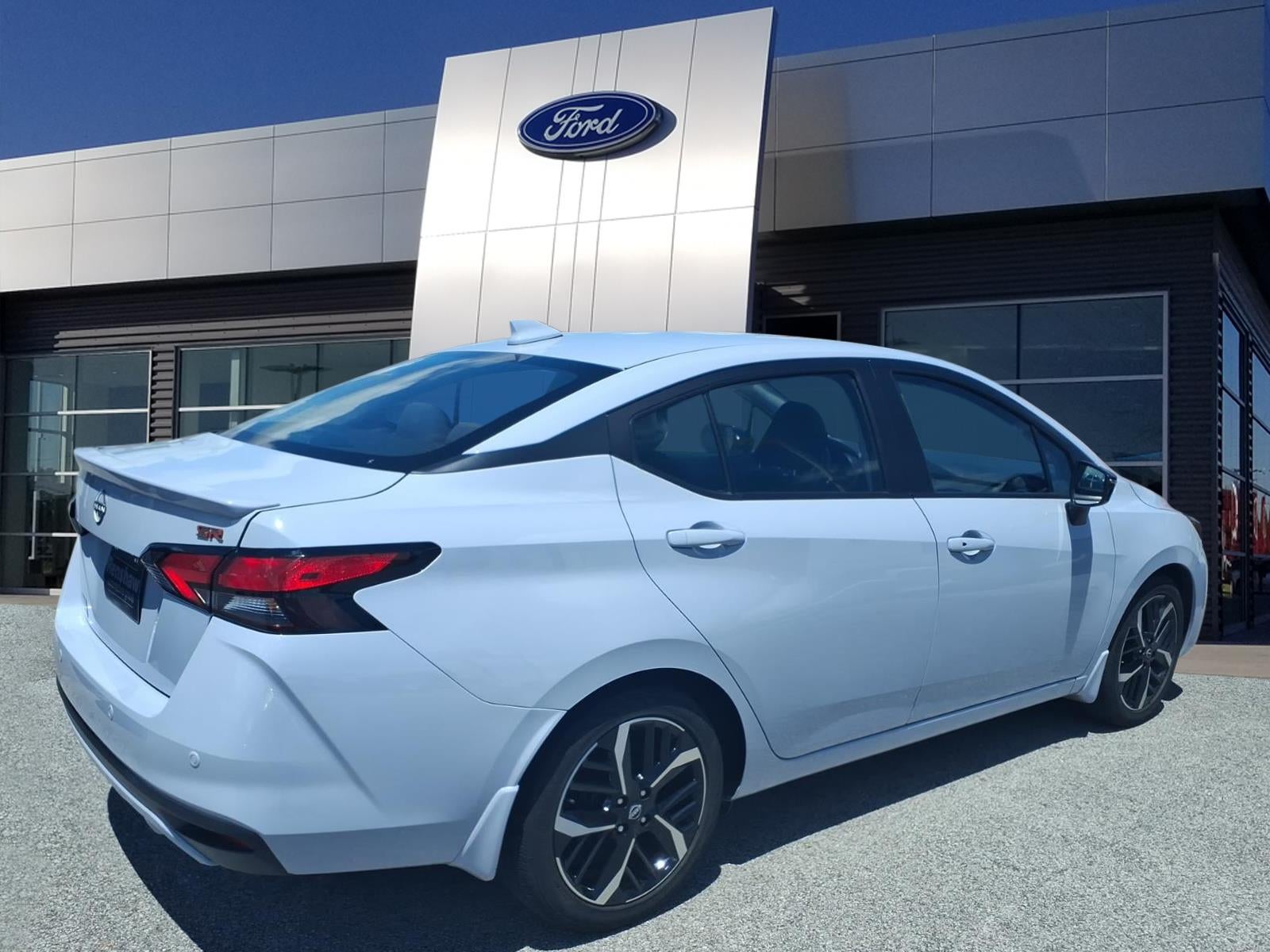 2024 Nissan Versa 1.6 SR