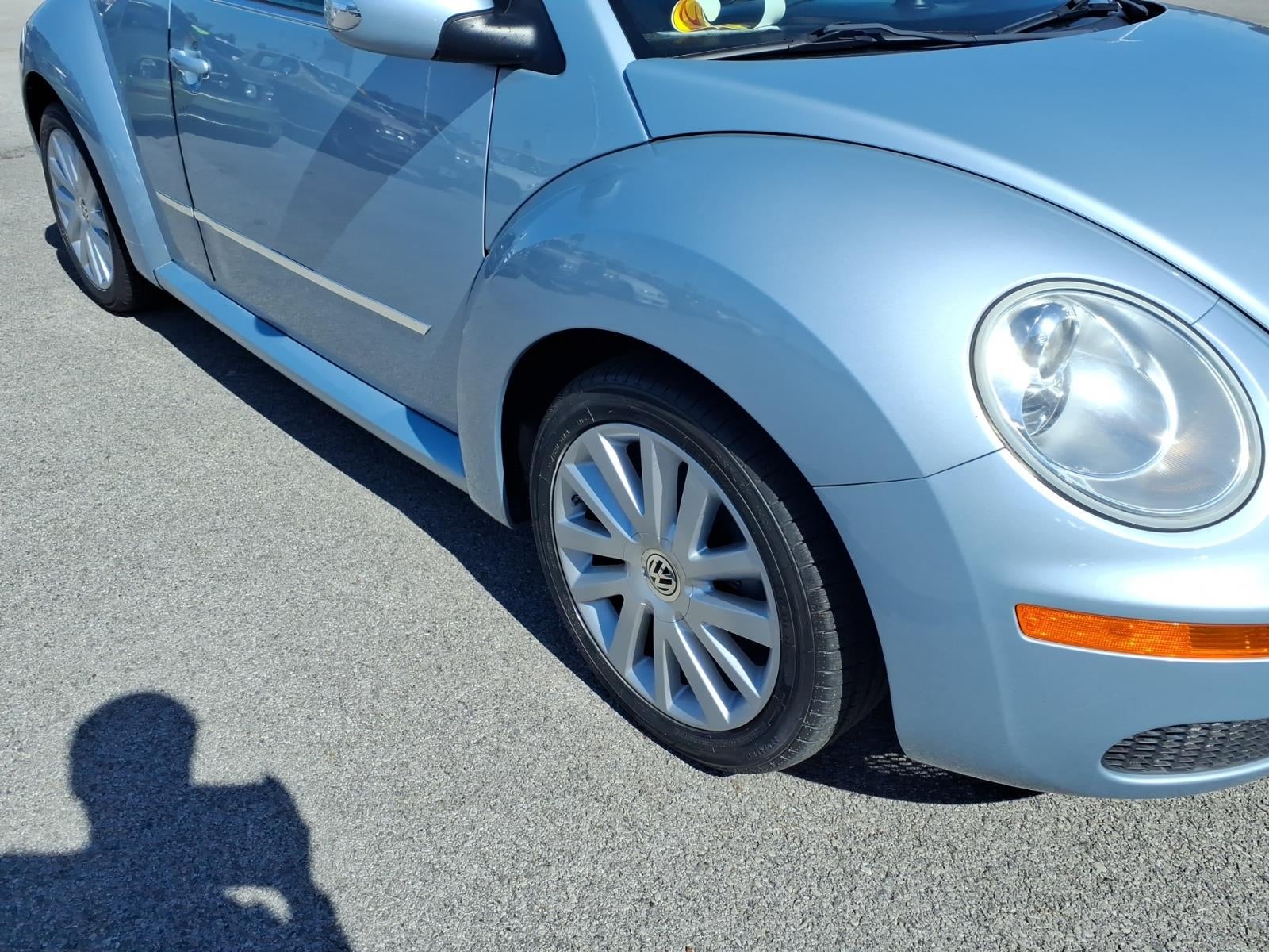 2010 Volkswagen New Beetle 2dr Auto