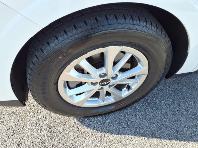 2023 Kia Carnival LX